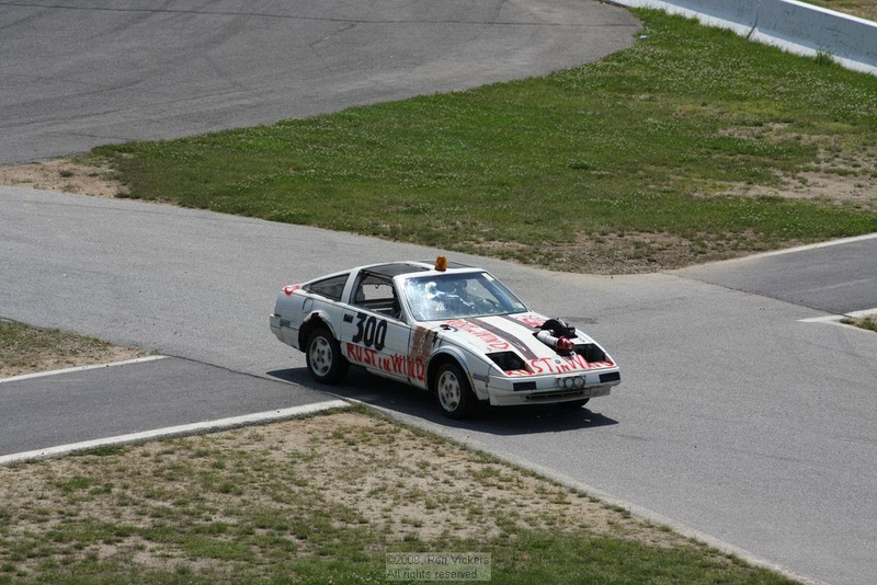 Illustration for article titled The 24 Hours Of LeMons New England 2009 Über Gallery, Part 2